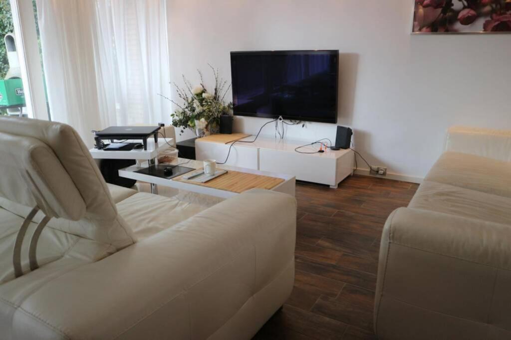 Lake House 74, Luxury Accommodation Ir Sauna Warmond Esterno foto