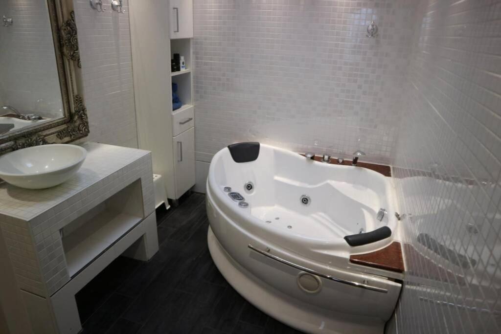 Lake House 74, Luxury Accommodation Ir Sauna Warmond Esterno foto